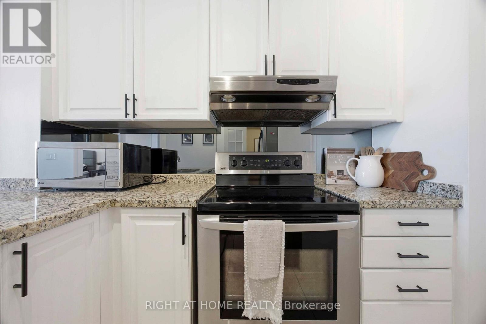 2404 - 1 Elm Street W, Mississauga, Ontario  L5B 4M1 - Photo 4 - W13001732