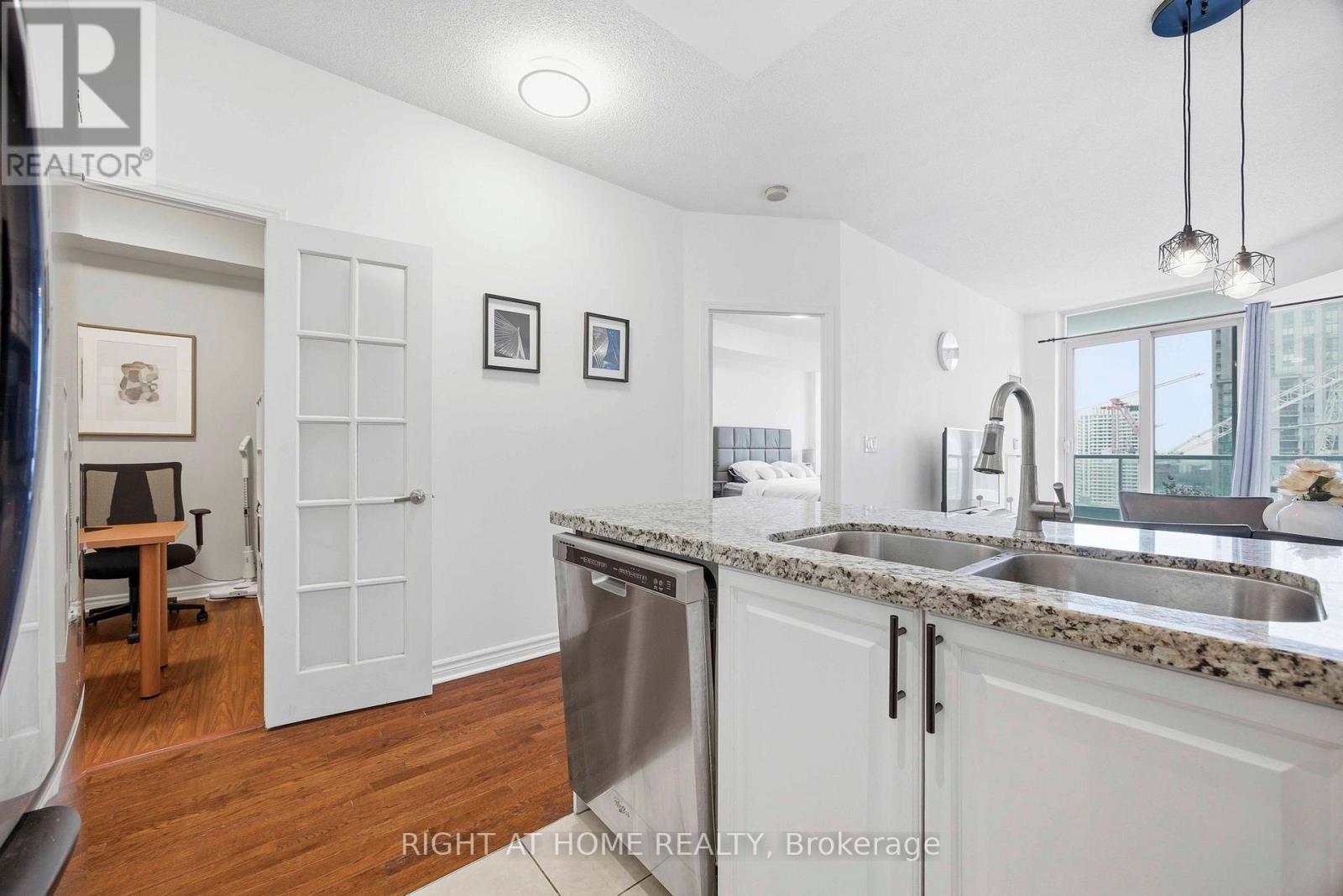 2404 - 1 Elm Street W, Mississauga, Ontario  L5B 4M1 - Photo 5 - W13001732