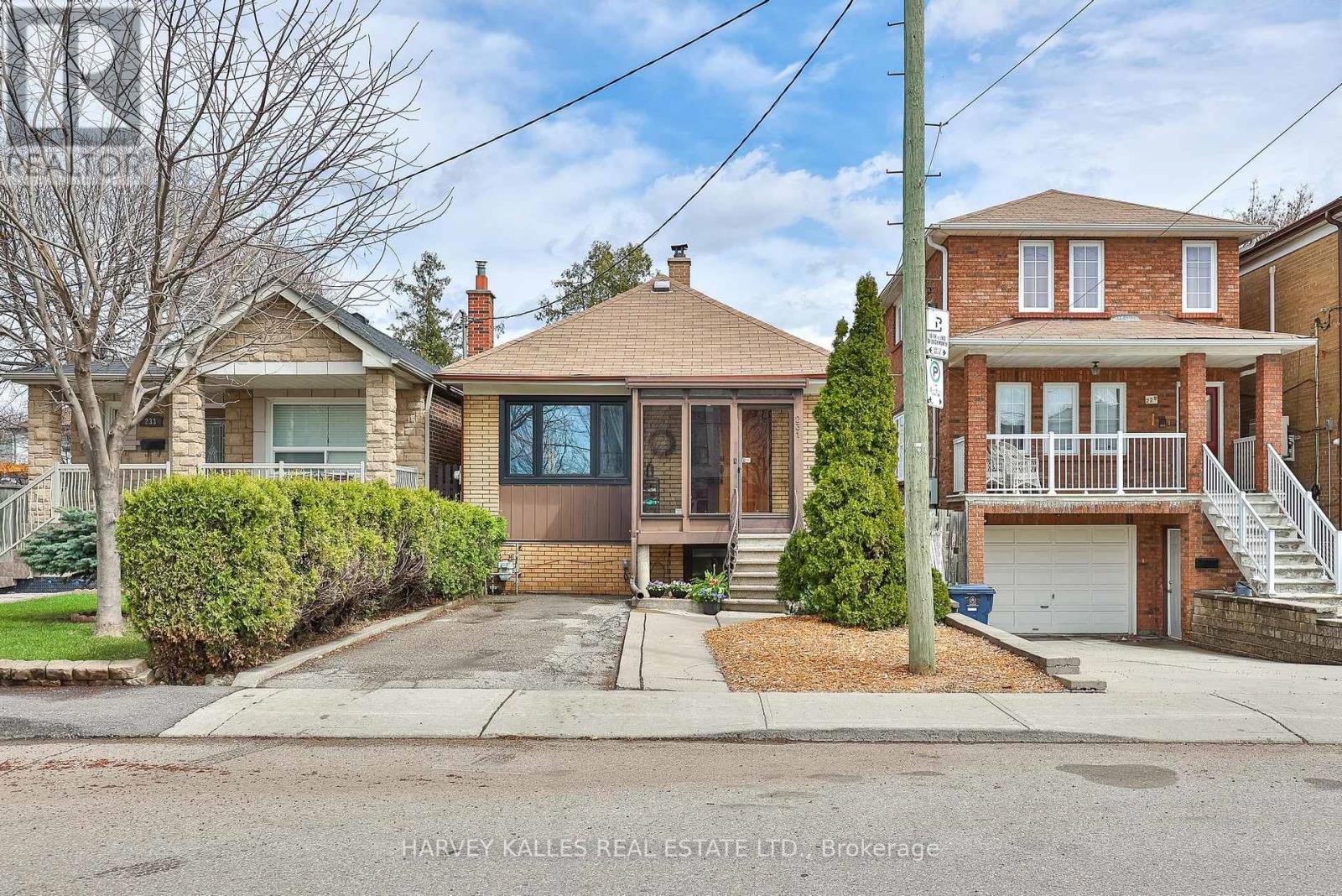 231 Bicknell Avenue, Toronto, Ontario  M6M 4H2 - Photo 1 - W13006992