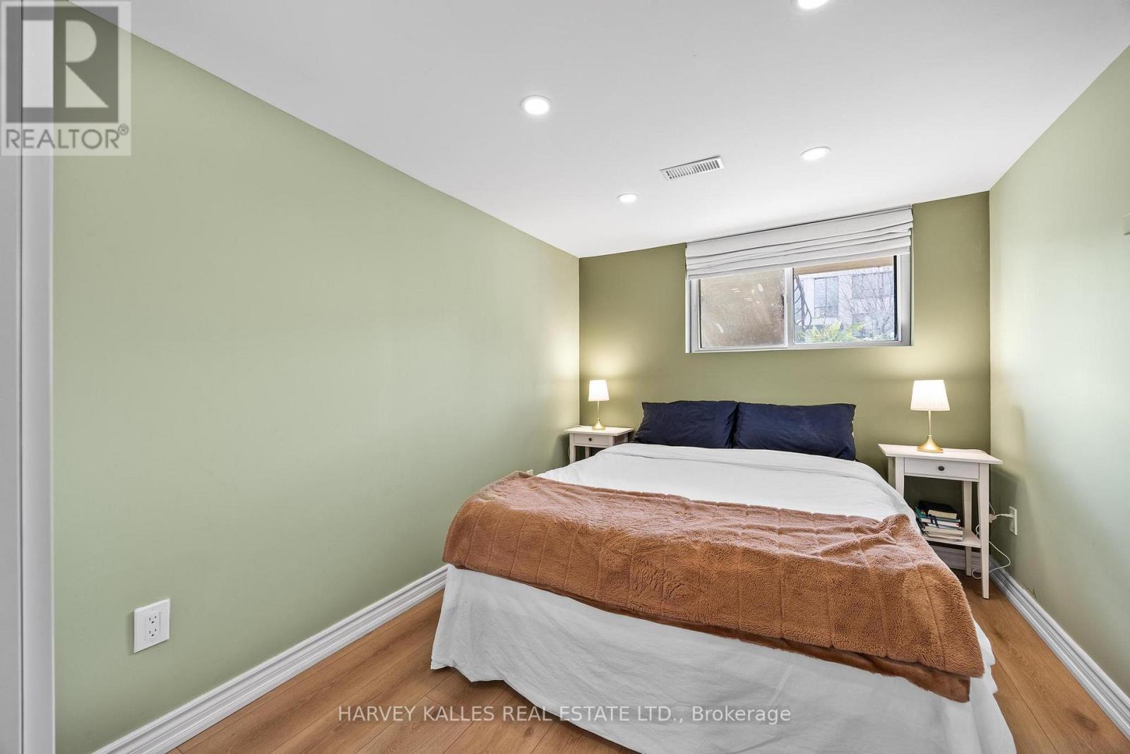 231 Bicknell Avenue, Toronto, Ontario  M6M 4H2 - Photo 14 - W13006992