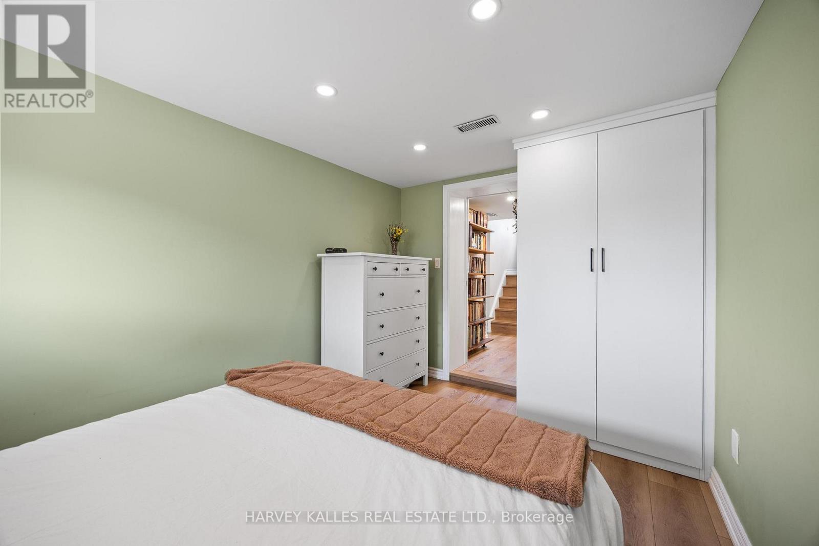 231 Bicknell Avenue, Toronto, Ontario  M6M 4H2 - Photo 15 - W13006992