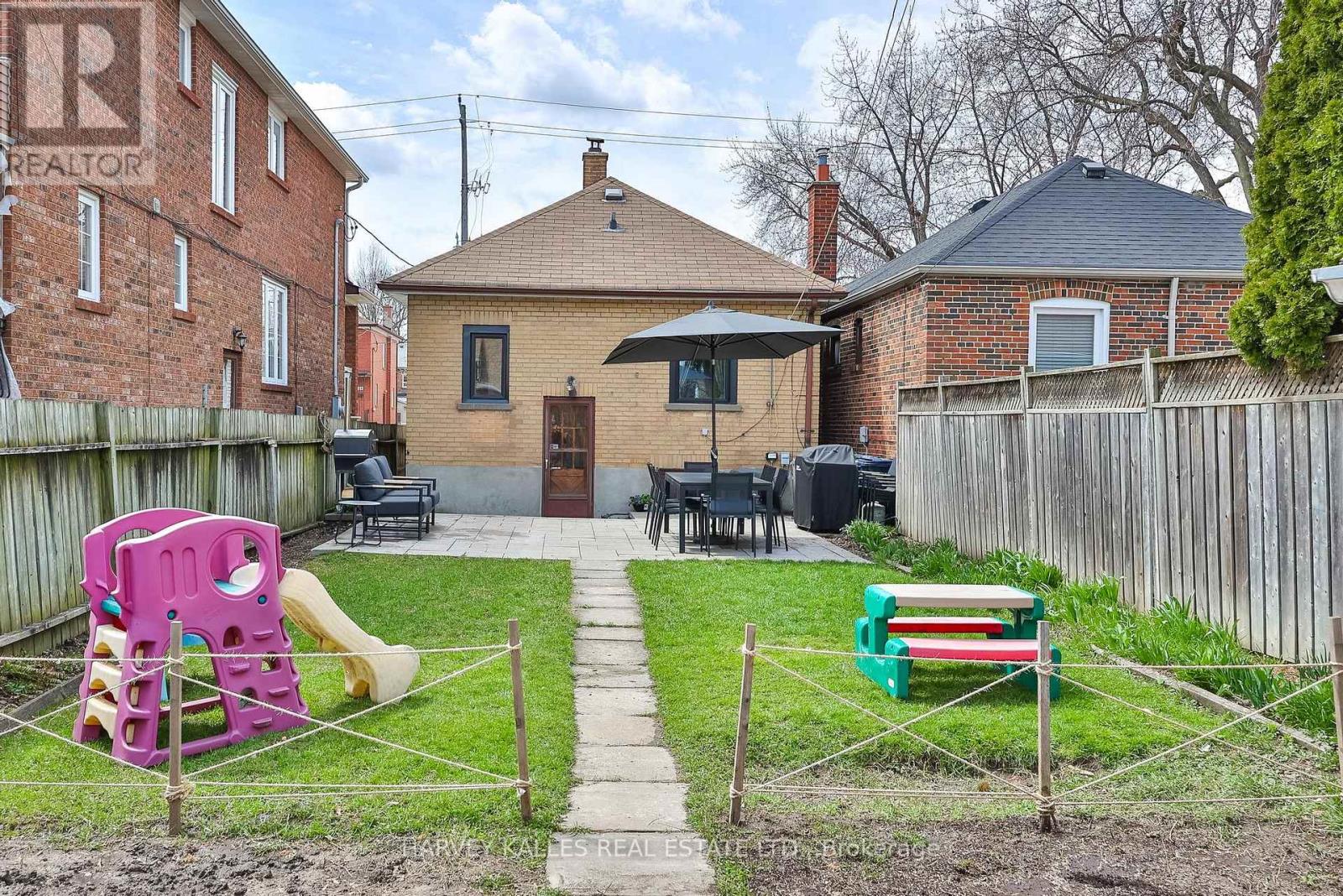 231 Bicknell Avenue, Toronto, Ontario  M6M 4H2 - Photo 19 - W13006992