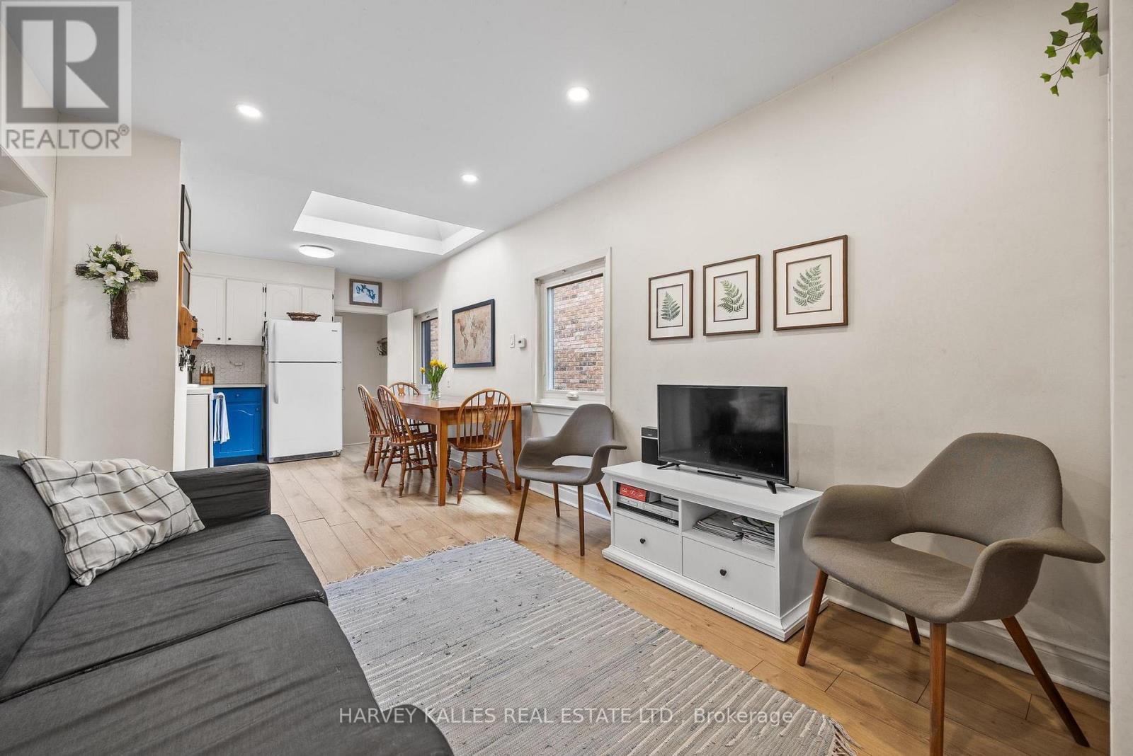 231 Bicknell Avenue, Toronto, Ontario  M6M 4H2 - Photo 3 - W13006992