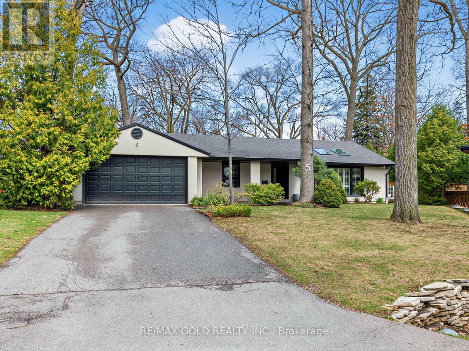 5 CREDITON COURT, Toronto, Ontario