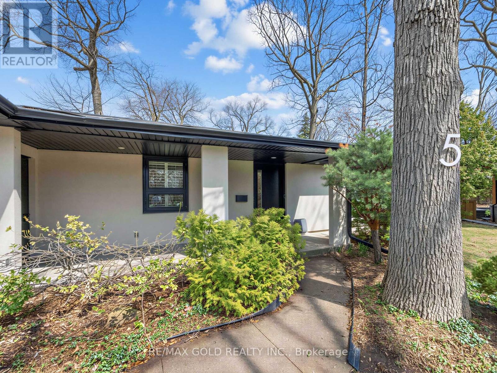 5 Crediton Court, Toronto, Ontario  M9B 3B9 - Photo 3 - W13007006