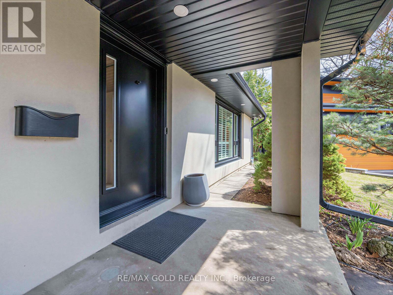 5 Crediton Court, Toronto, Ontario  M9B 3B9 - Photo 4 - W13007006