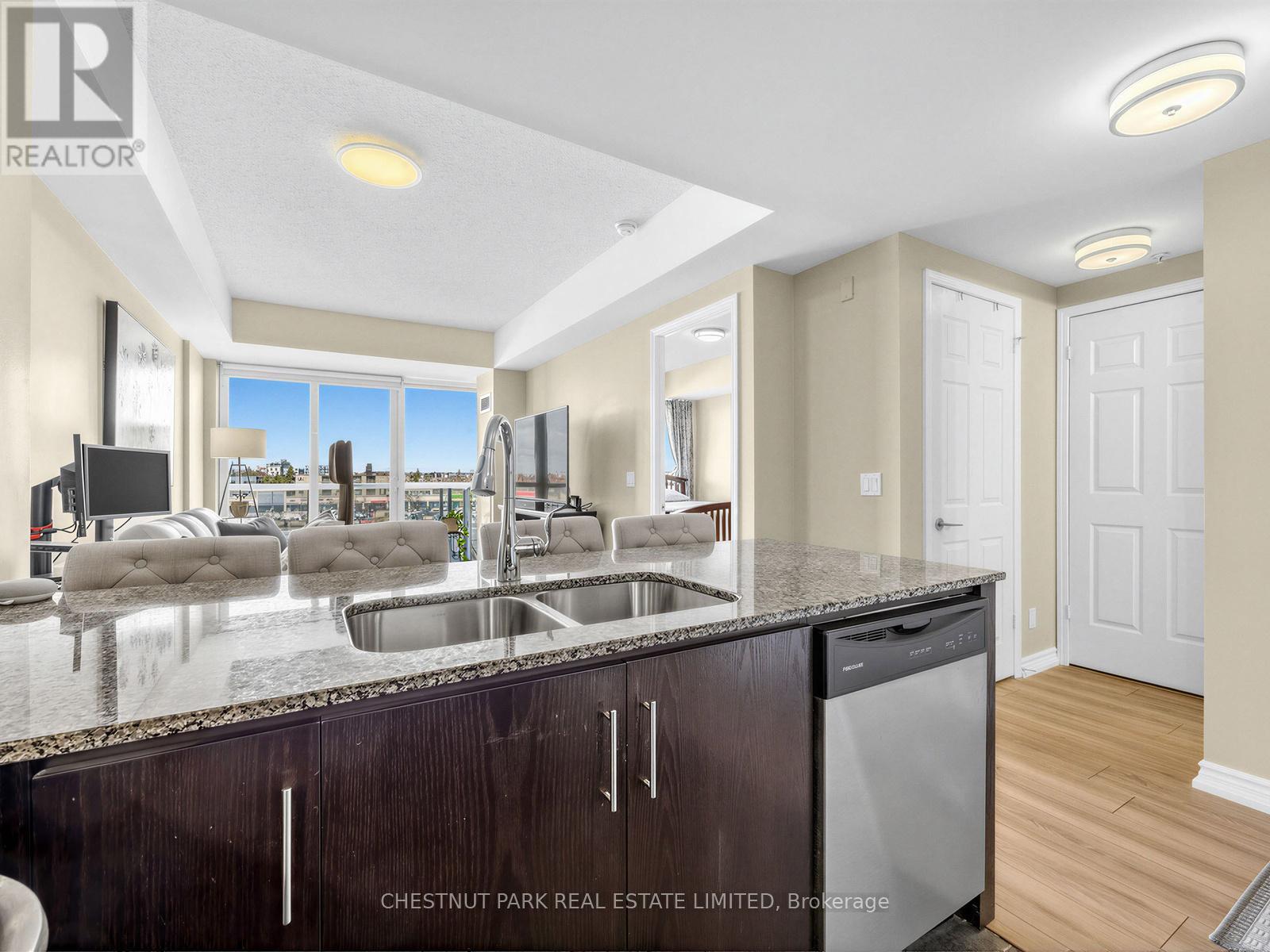 613 - 15 James Finlay Way, Toronto, Ontario  M3M 0B3 - Photo 4 - W13007070