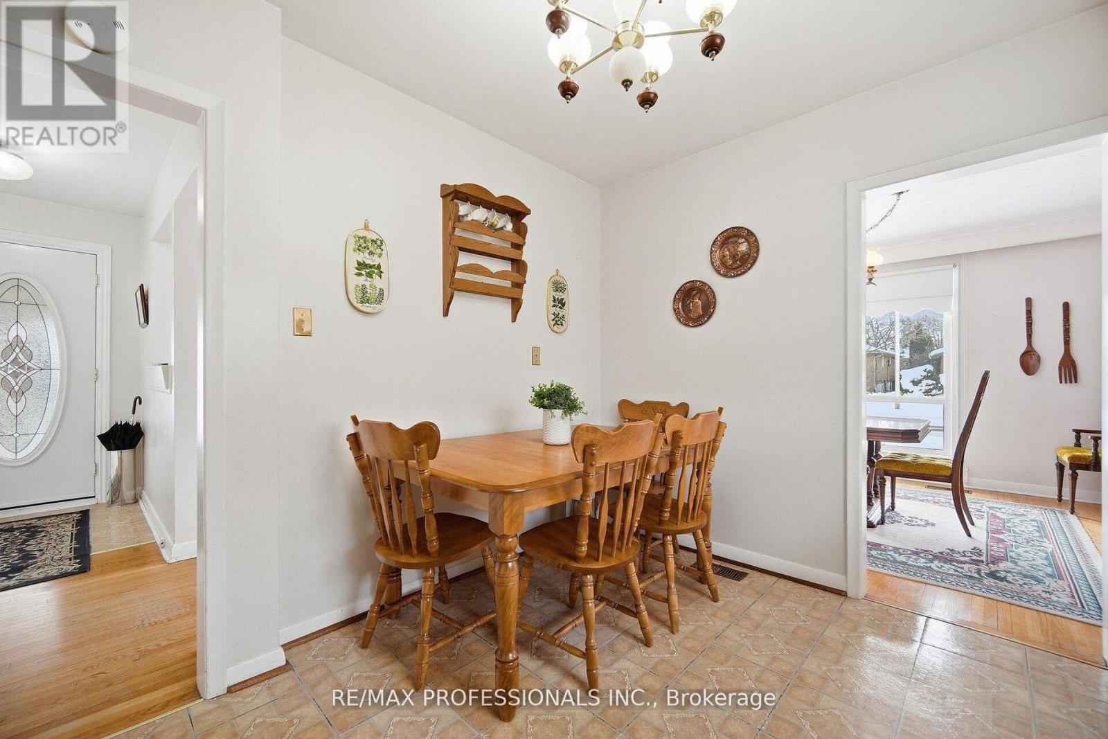 7 Pettit Drive, Toronto, Ontario  M9R 2W6 - Photo 15 - W13007172