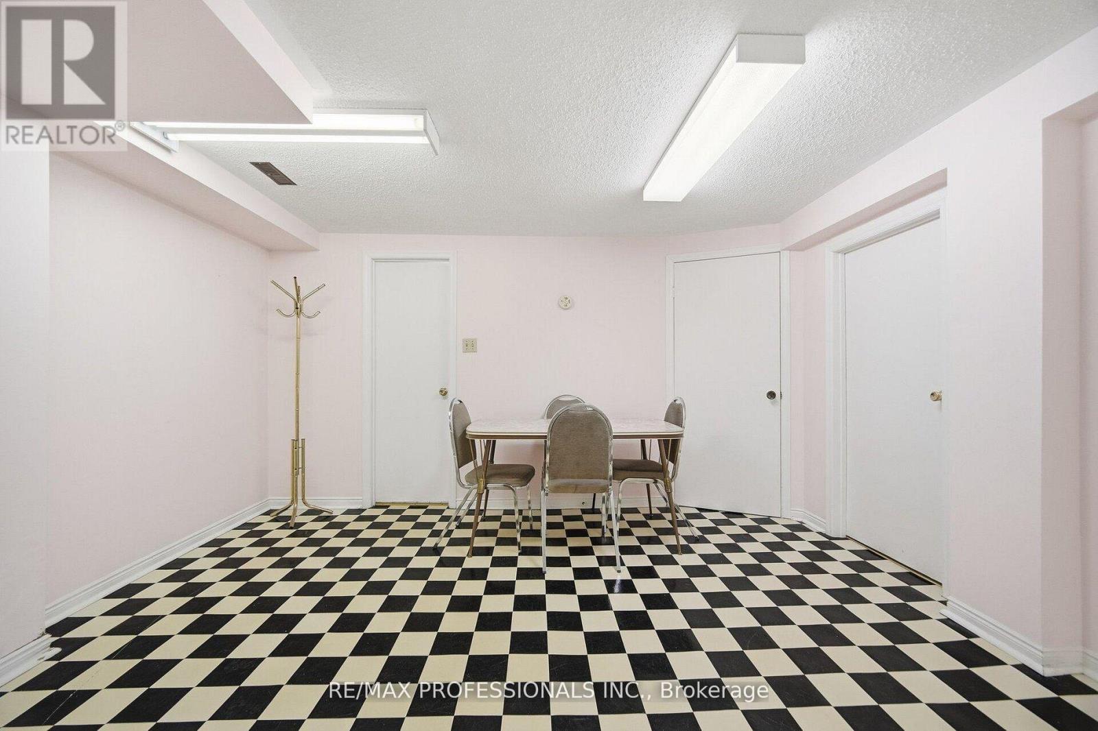 7 Pettit Drive, Toronto, Ontario  M9R 2W6 - Photo 29 - W13007172