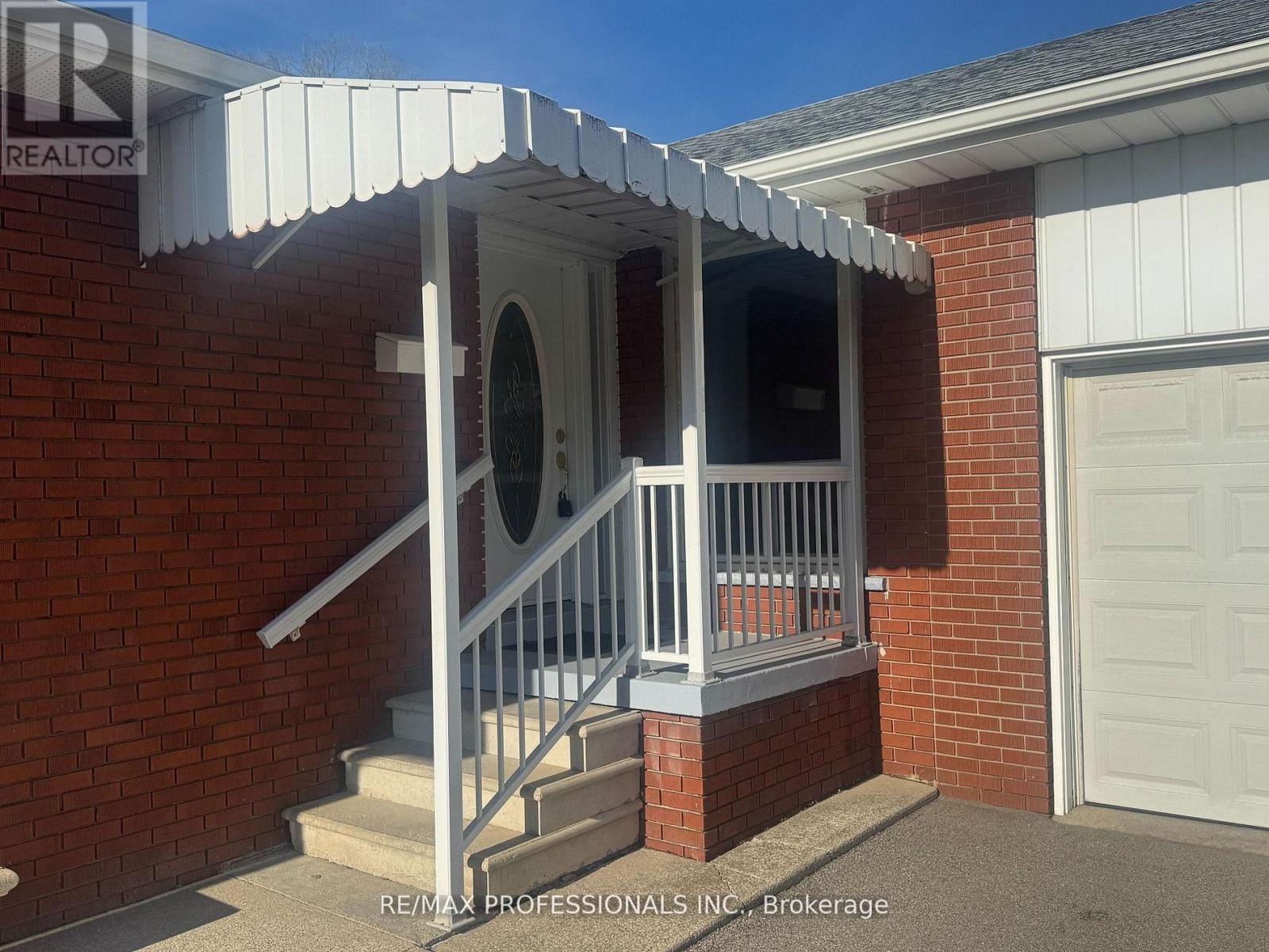 7 Pettit Drive, Toronto, Ontario  M9R 2W6 - Photo 3 - W13007172