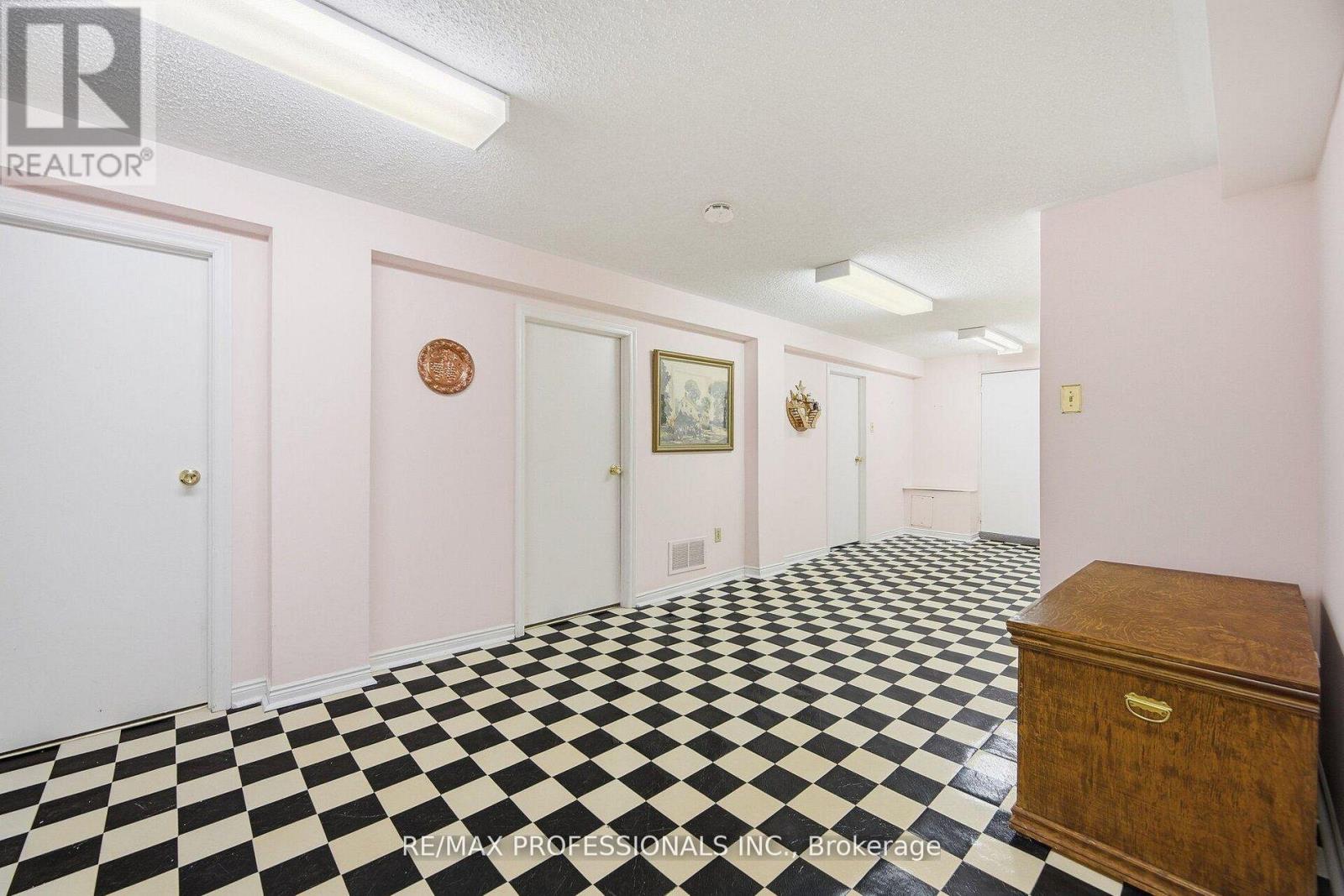 7 Pettit Drive, Toronto, Ontario  M9R 2W6 - Photo 30 - W13007172