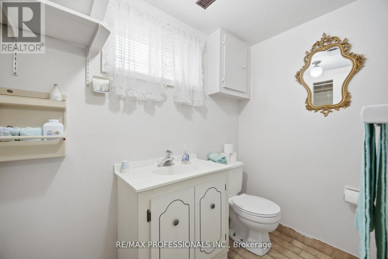 7 Pettit Drive, Toronto, Ontario  M9R 2W6 - Photo 38 - W13007172