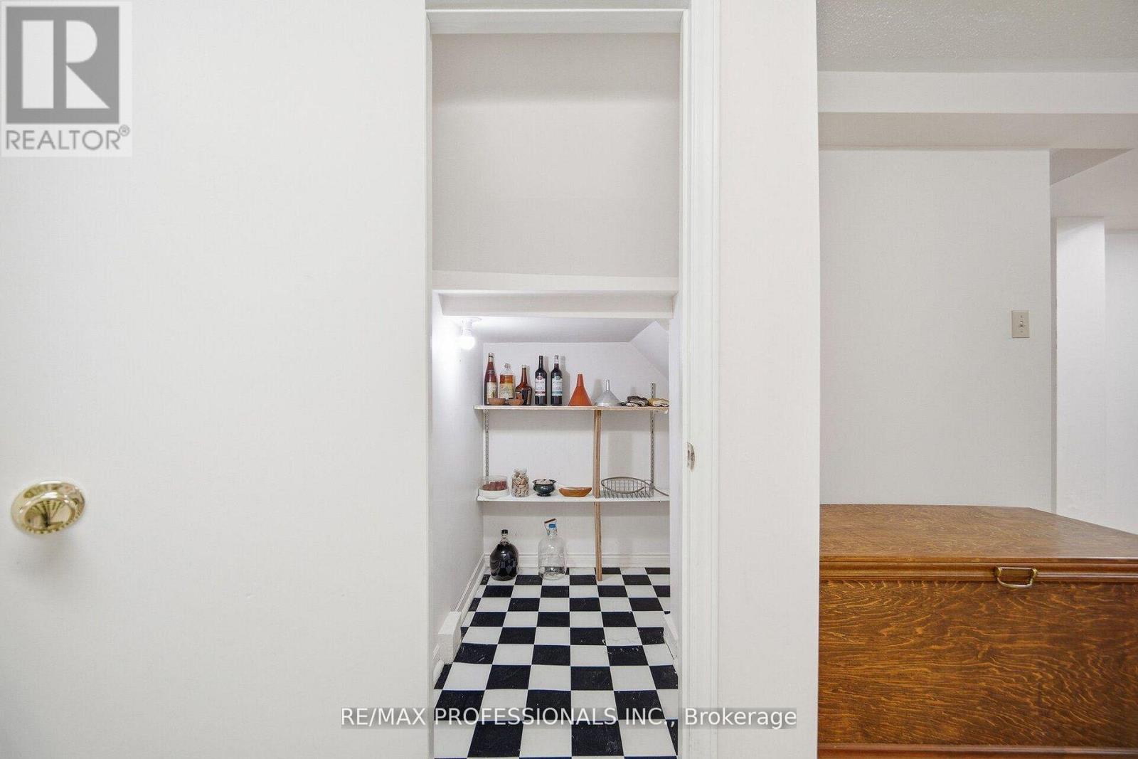 7 Pettit Drive, Toronto, Ontario  M9R 2W6 - Photo 41 - W13007172