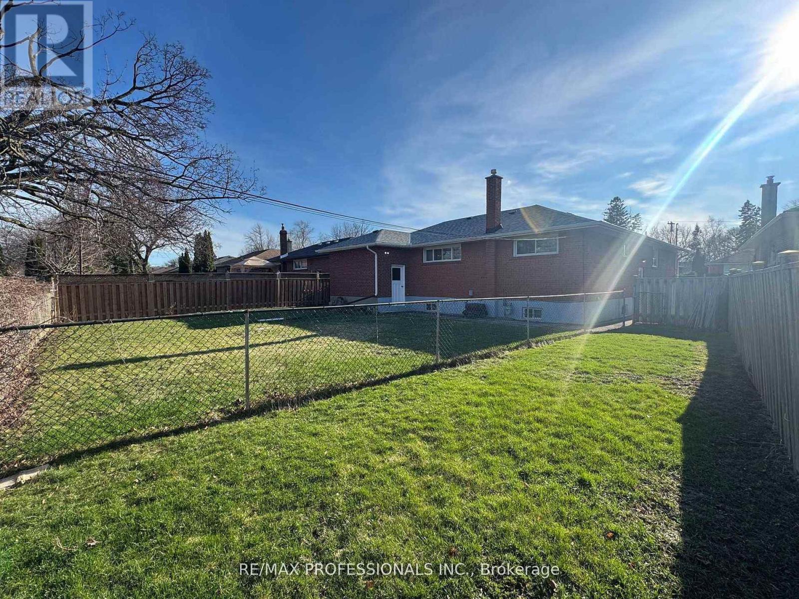 7 Pettit Drive, Toronto, Ontario  M9R 2W6 - Photo 43 - W13007172