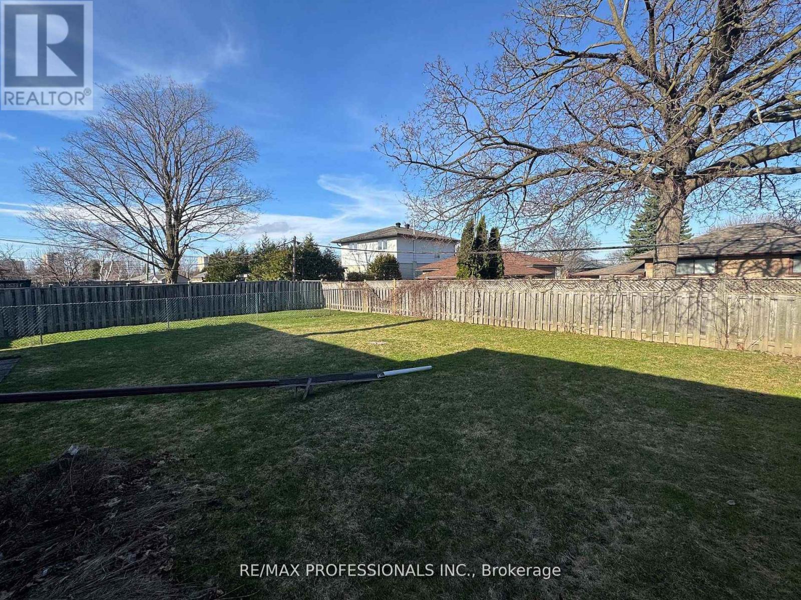 7 Pettit Drive, Toronto, Ontario  M9R 2W6 - Photo 44 - W13007172