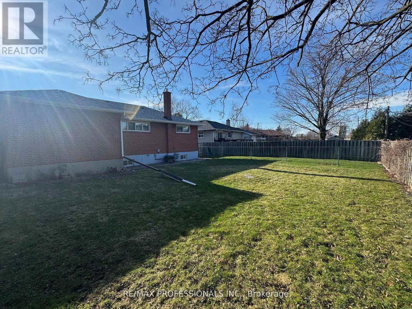 7 Pettit Drive, Toronto, Ontario  M9R 2W6 - Photo 45 - W13007172