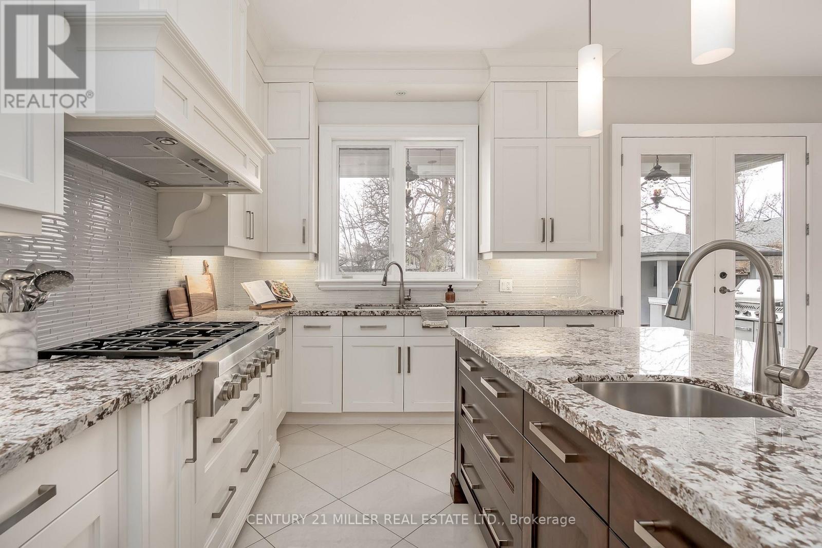 594 Maplehurst Avenue, Oakville, Ontario  L6L 4Z1 - Photo 15 - W13007226