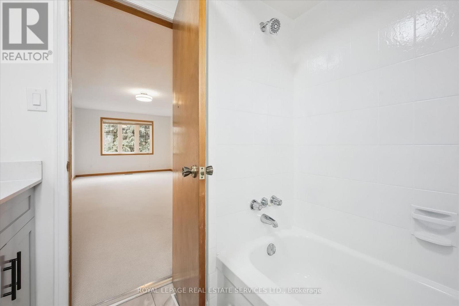 2071 Pen Street, Oakville, Ontario  L6H 3L2 - Photo 28 - W13007246