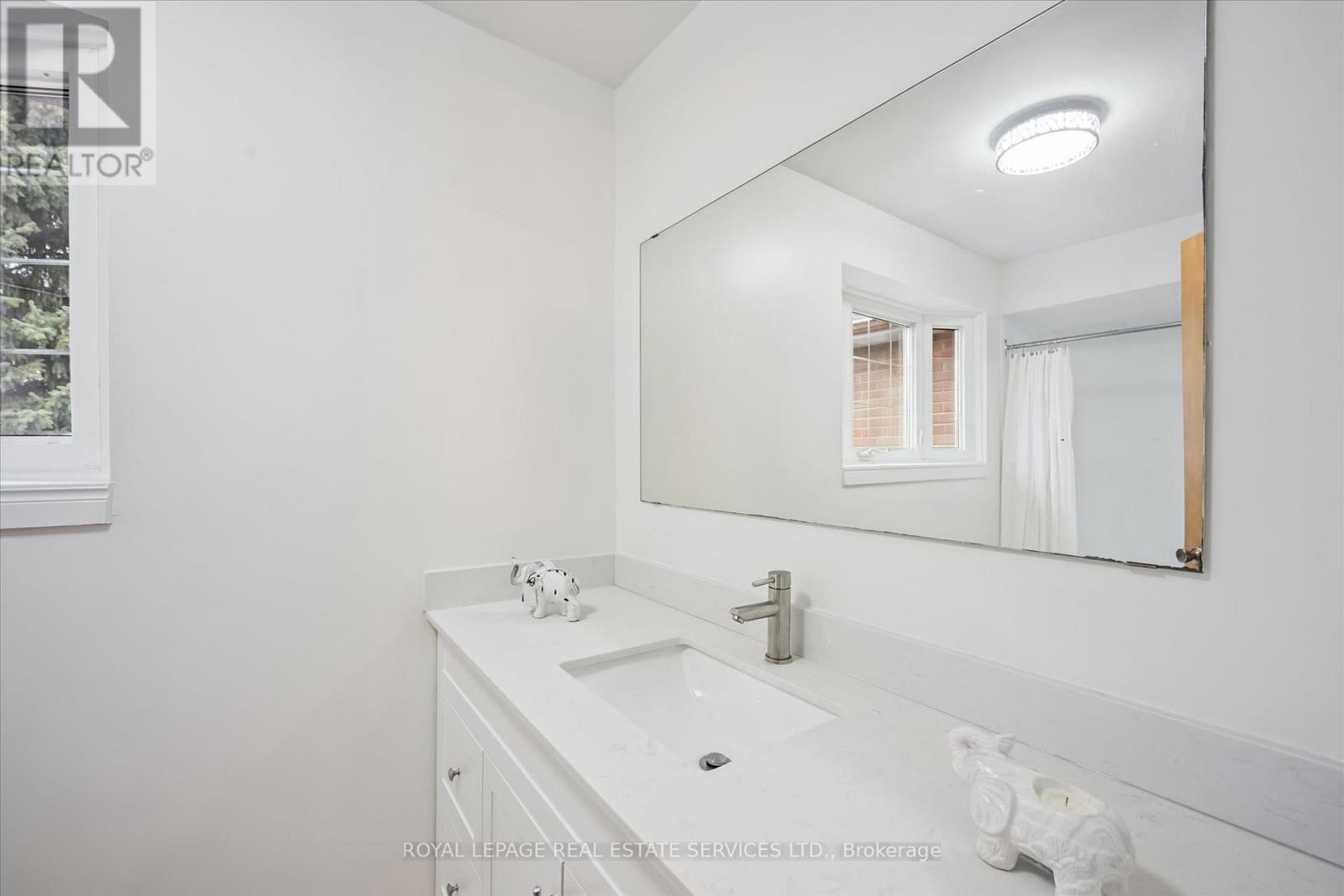 2071 Pen Street, Oakville, Ontario  L6H 3L2 - Photo 37 - W13007246