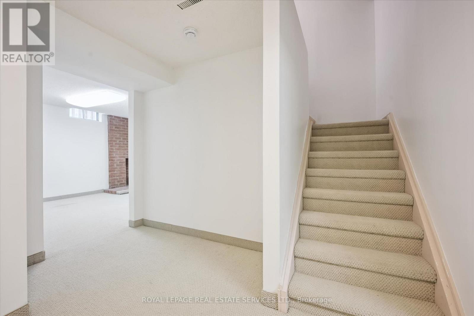 2071 Pen Street, Oakville, Ontario  L6H 3L2 - Photo 39 - W13007246