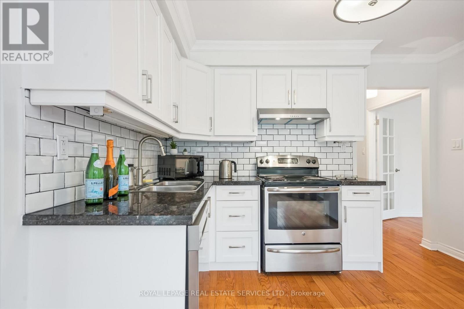 2071 Pen Street, Oakville, Ontario  L6H 3L2 - Photo 9 - W13007246