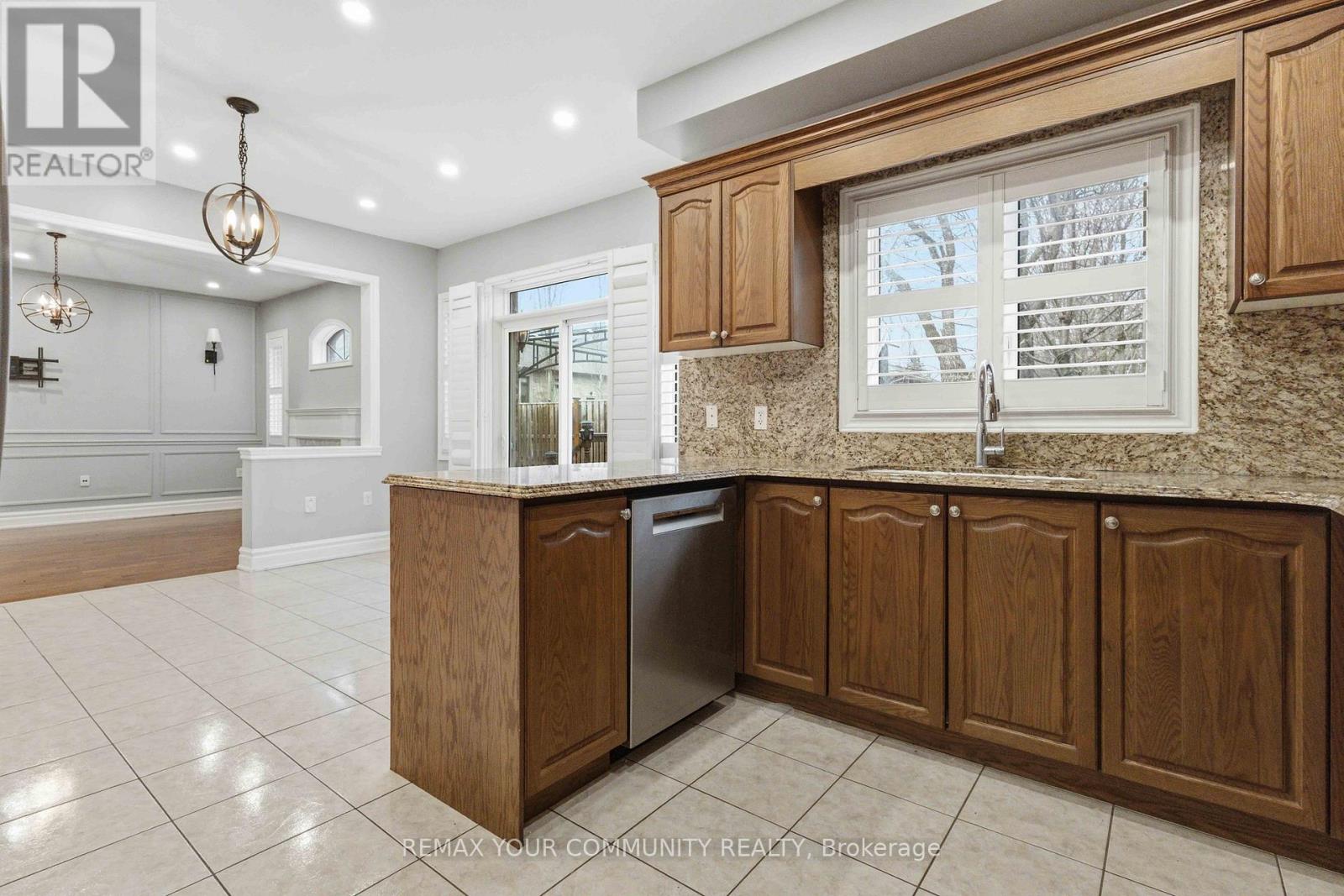 108 Cabin Trail Crescent, Whitchurch-Stouffville, Ontario  L4A 0S7 - Photo 12 - N12934842