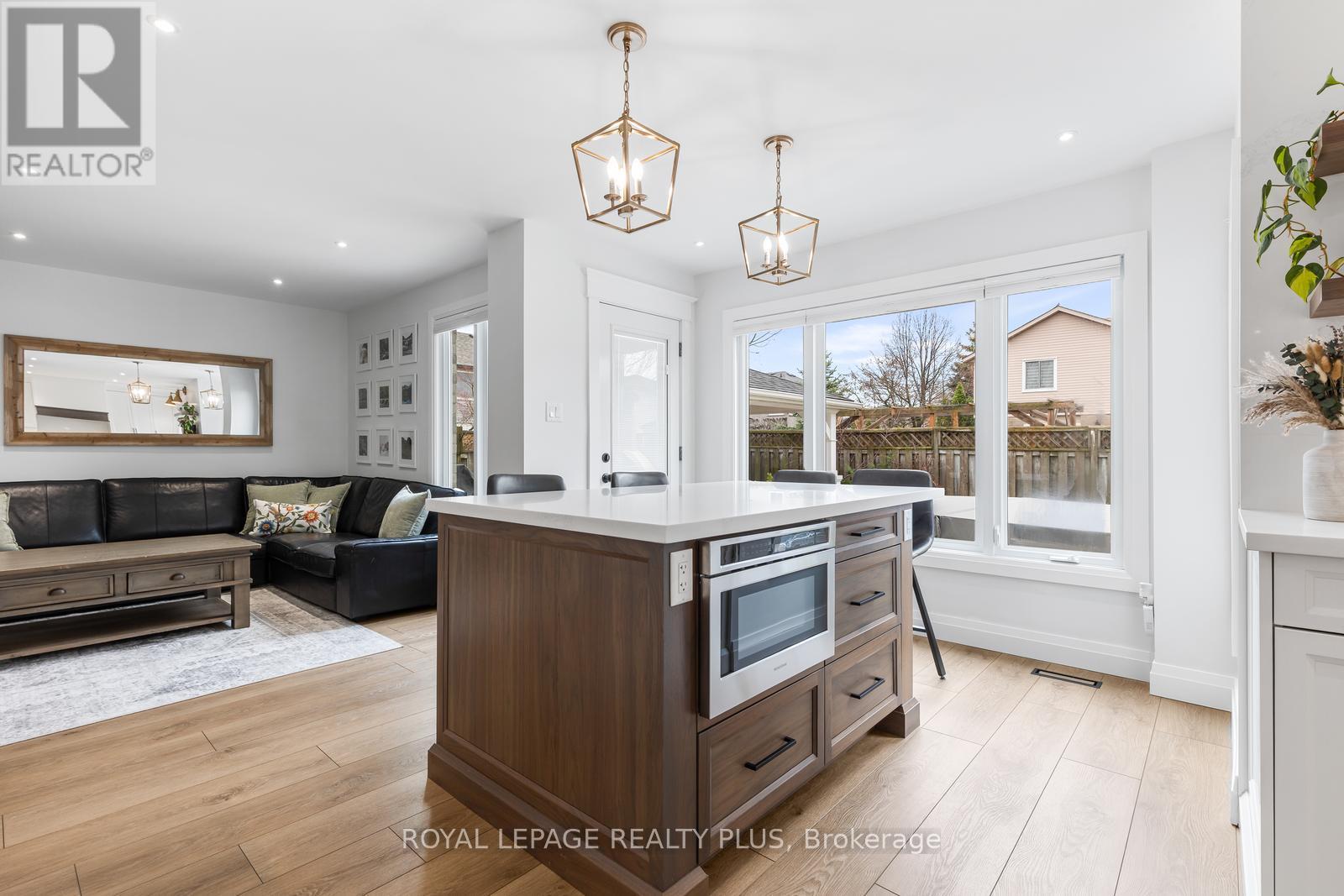 5 Anjou Place, Hamilton, Ontario  L8J 2N8 - Photo 12 - X13007046