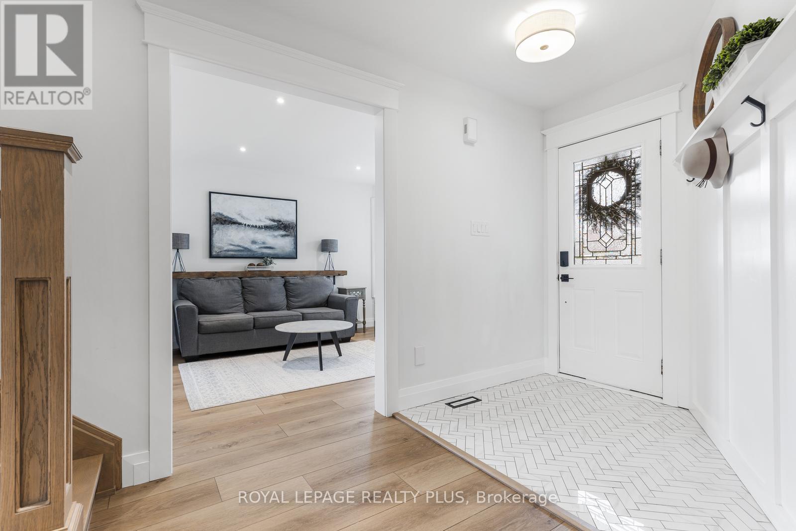 5 Anjou Place, Hamilton, Ontario  L8J 2N8 - Photo 3 - X13007046