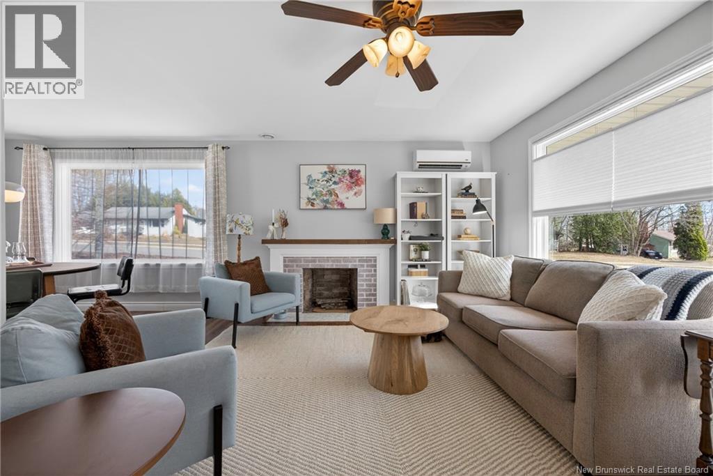 215 Fulton Avenue, Fredericton, New Brunswick  E3A 2B7 - Photo 2 - NB137363