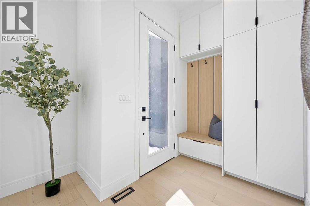 2105 7 Street Ne, Calgary, Alberta  T2E 4C7 - Photo 2 - A2296372