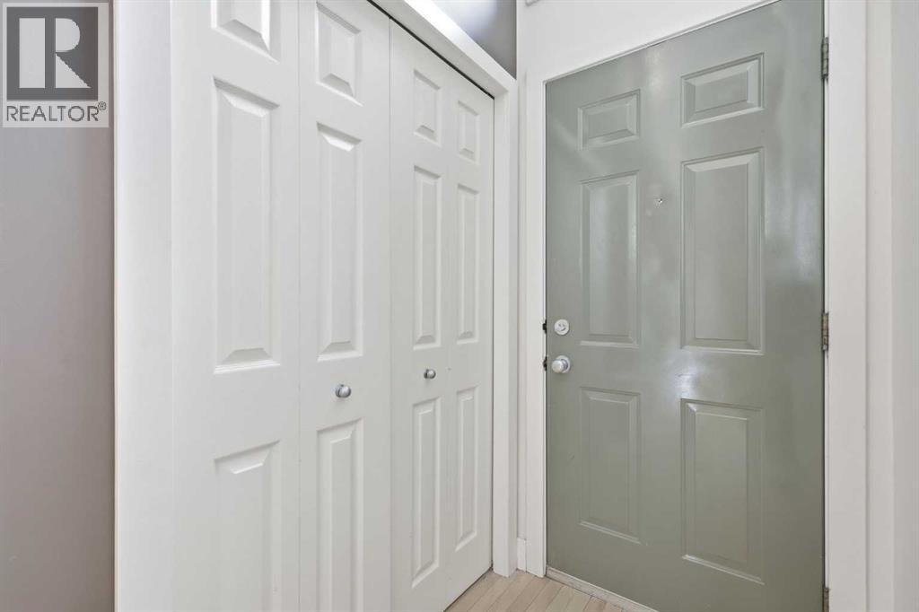 2606 25a Street SW, Calgary, Alberta  T3E 1Z4 - Photo 4 - A2300530