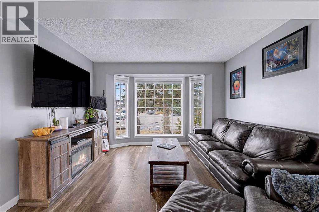 339 Coverdale Court Ne, Calgary, Alberta  T3K 4J8 - Photo 5 - A2301351