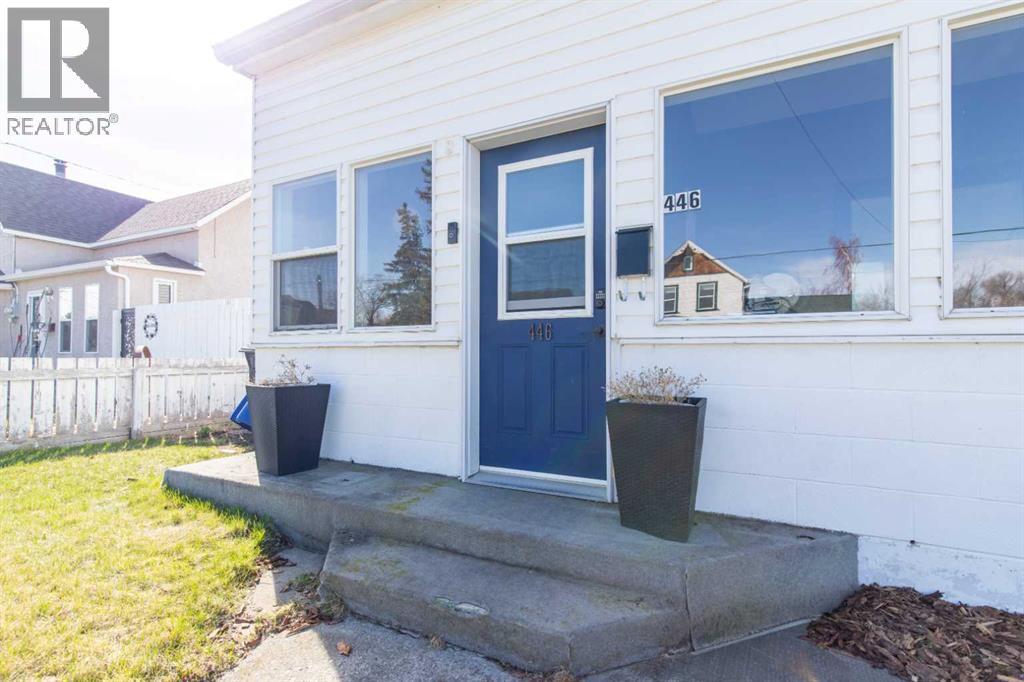 446 21 Street, Fort Macleod, Alberta  T0L 0Z0 - Photo 3 - A2301936