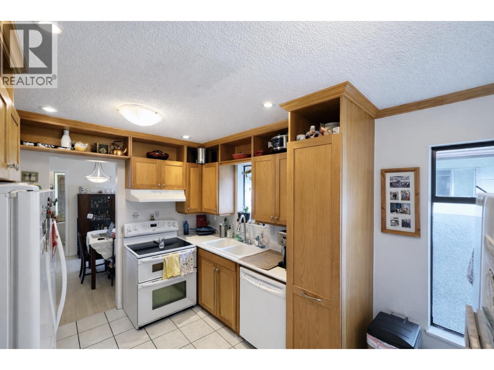 1551 Rupert Street, North Vancouver, British Columbia  V7J 1G3 - Photo 9 - R3103367