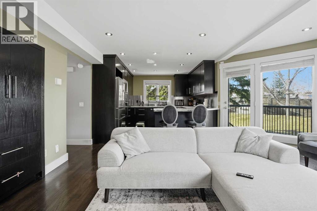 311 Coach Light Bay Sw, Calgary, Alberta  T3H 1X3 - Photo 24 - A2286955