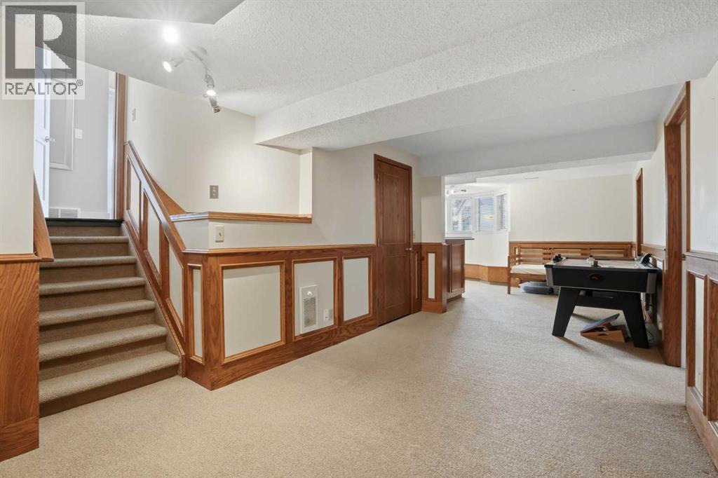 311 Coach Light Bay Sw, Calgary, Alberta  T3H 1X3 - Photo 39 - A2286955