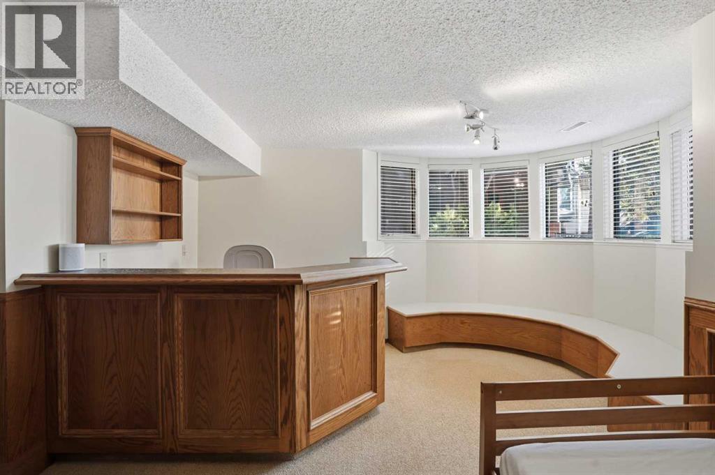 311 Coach Light Bay Sw, Calgary, Alberta  T3H 1X3 - Photo 43 - A2286955