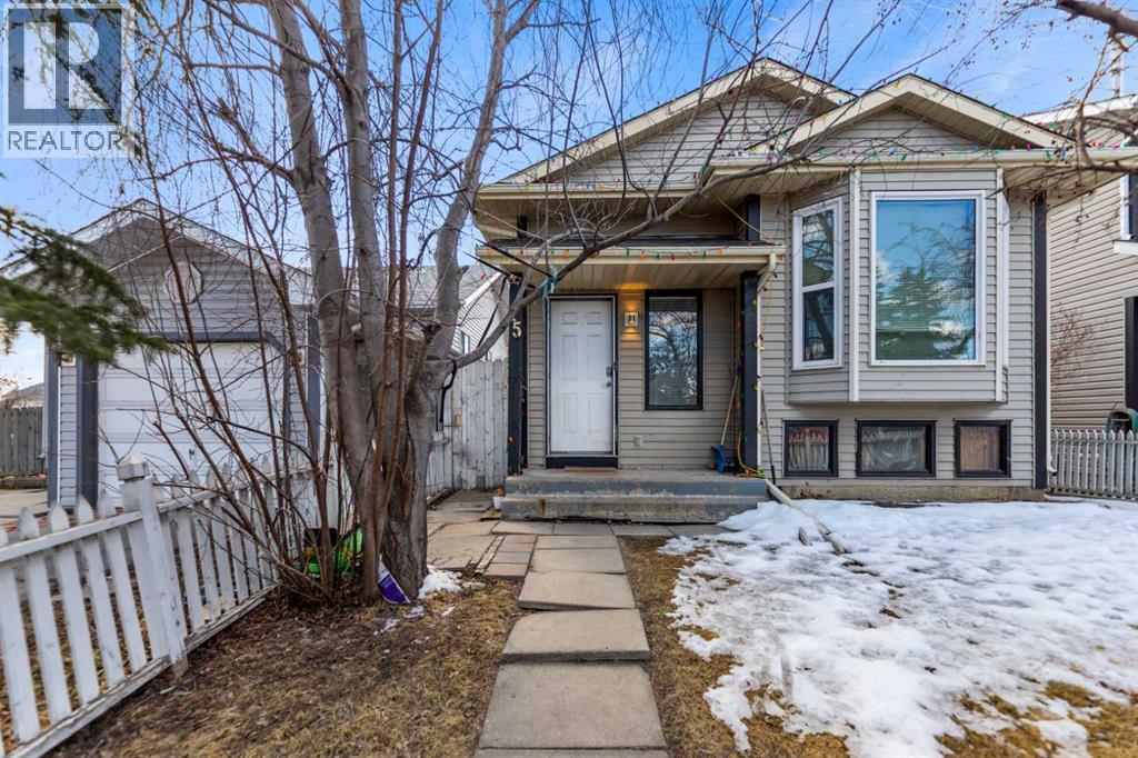 15 Erin Green Way Se, Calgary, Alberta  T2B 3C2 - Photo 3 - A2300306