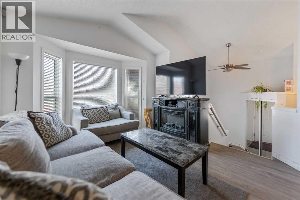 15 Erin Green Way Se, Calgary, Alberta  T2B 3C2 - Photo 6 - A2300306