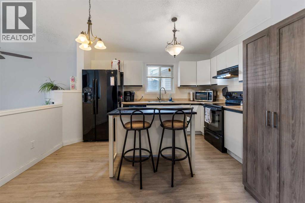 15 Erin Green Way Se, Calgary, Alberta  T2B 3C2 - Photo 11 - A2300306