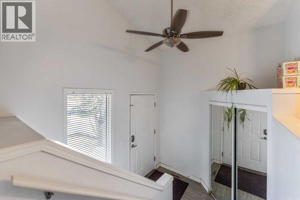 15 Erin Green Way Se, Calgary, Alberta  T2B 3C2 - Photo 4 - A2300306