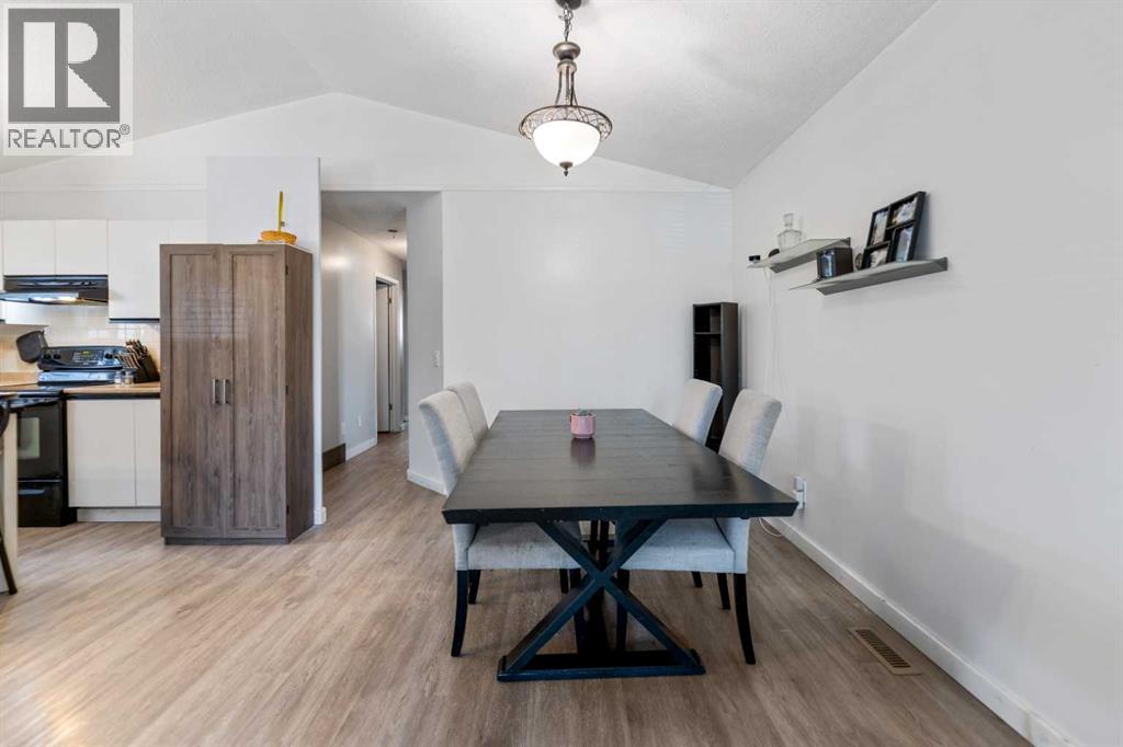 15 Erin Green Way Se, Calgary, Alberta  T2B 3C2 - Photo 8 - A2300306