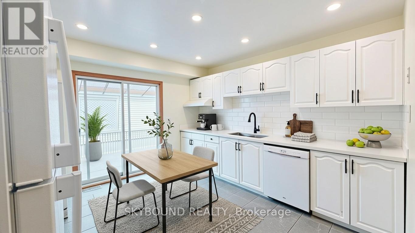 1298 Forest Hill, Oakville, Ontario  L6H 2S4 - Photo 4 - W12974184