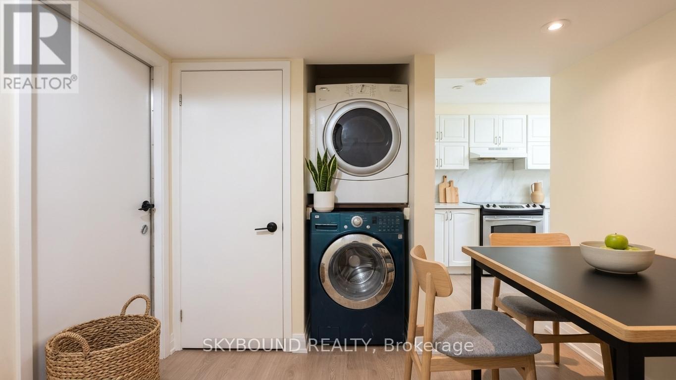 1298 Forest Hill, Oakville, Ontario  L6H 2S4 - Photo 15 - W12974184