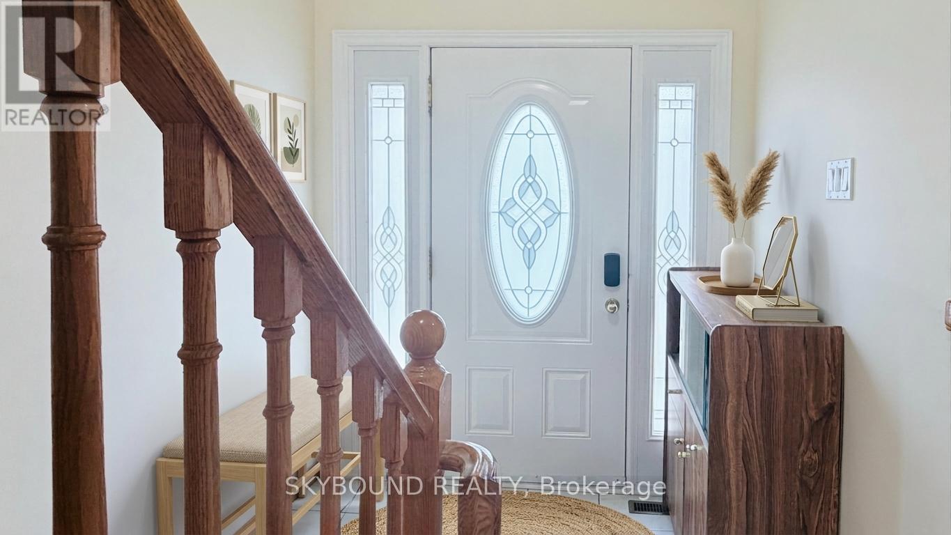 1298 Forest Hill, Oakville, Ontario  L6H 2S4 - Photo 17 - W12974184