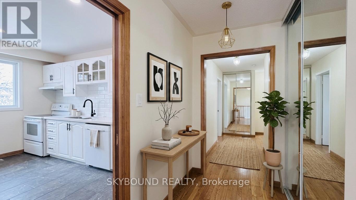 1298 Forest Hill, Oakville, Ontario  L6H 2S4 - Photo 5 - W12974184