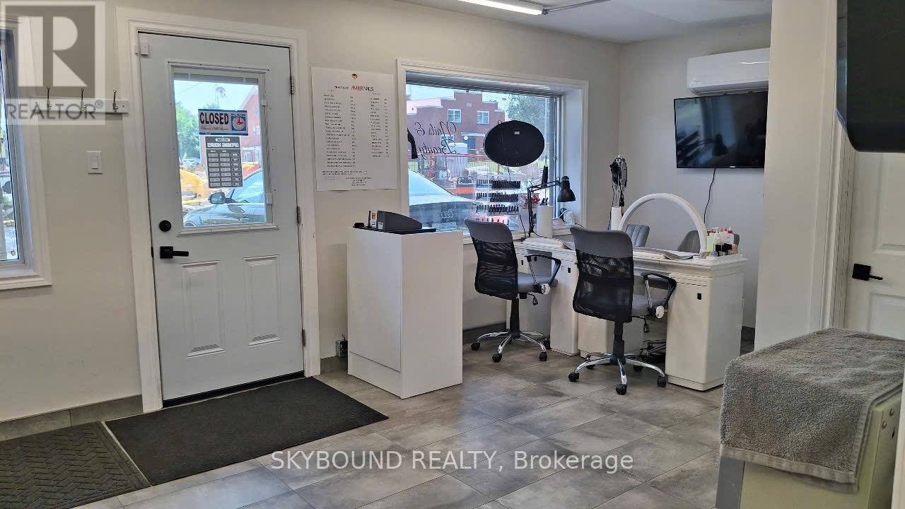 175 West Street, Norfolk, Ontario  N3Y 1S7 - Photo 2 - X12360371