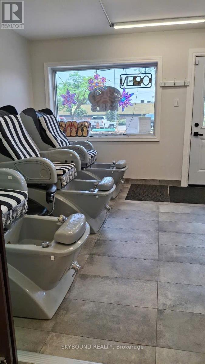 175 West Street, Norfolk, Ontario  N3Y 1S7 - Photo 4 - X12360371