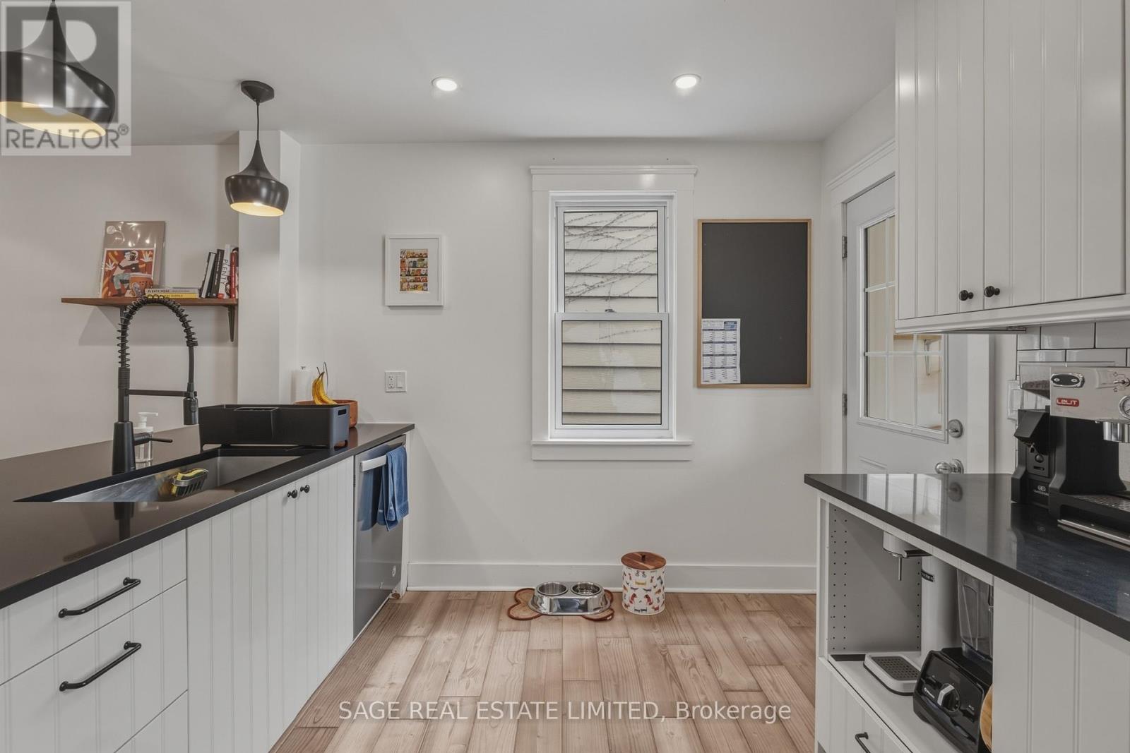 14 Newman Avenue, Toronto, Ontario  M4C 5A4 - Photo 10 - E13007310