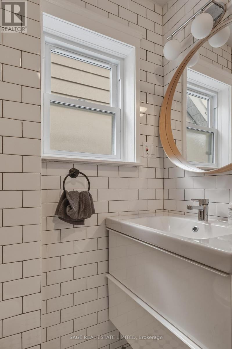 14 Newman Avenue, Toronto, Ontario  M4C 5A4 - Photo 20 - E13007310